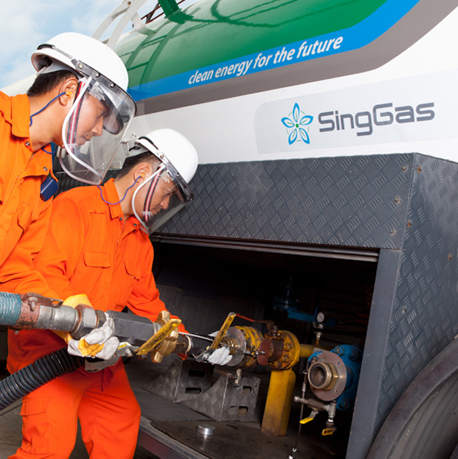 SingGas Employee Transferring LPG gas